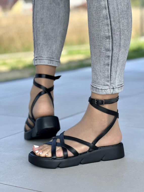 Czarne sandały damskie skórzane OLEKSY polskiej produkcji na grubym spodzie