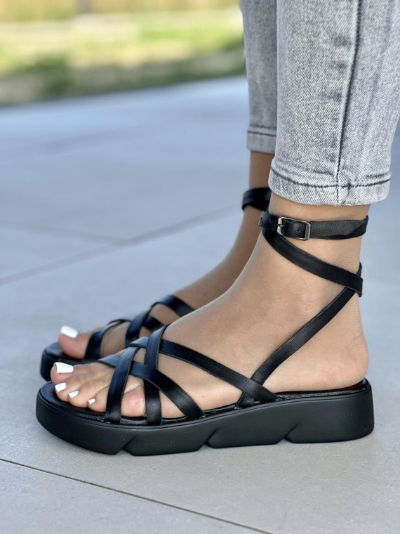 Czarne sandały damskie skórzane OLEKSY polskiej produkcji na grubym spodzie
