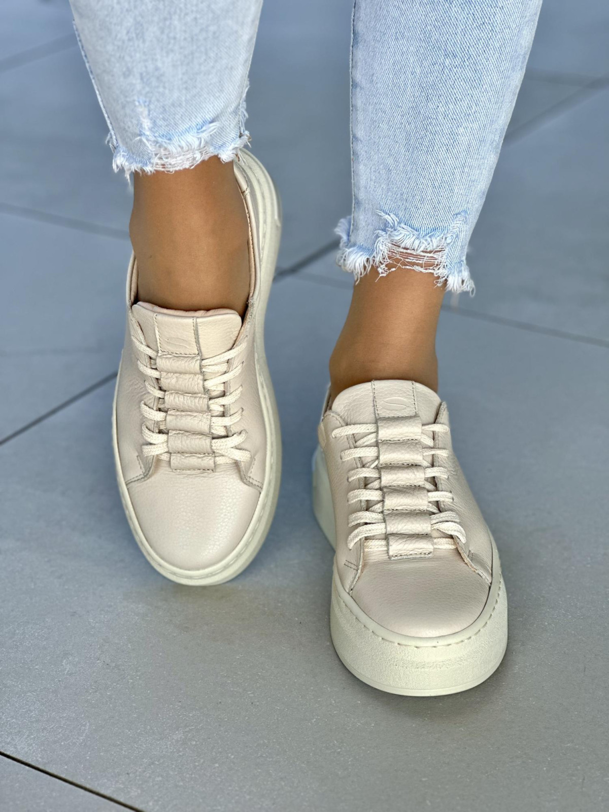 Beżowe trampki damskie skórzane OLEKSY polskiej produkcji na modnej grubej podeszwie