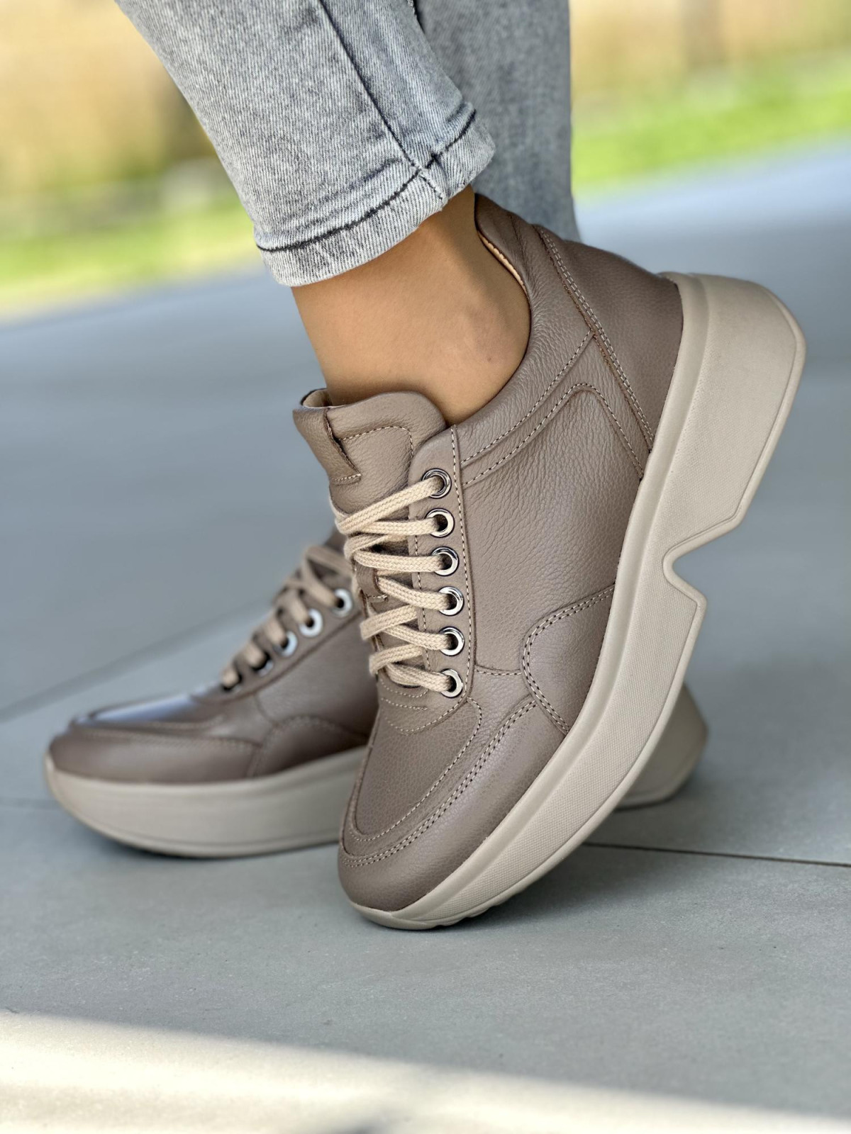 Beżowe sneakersy damskie skórzane OLEKSY polskiej produkcji