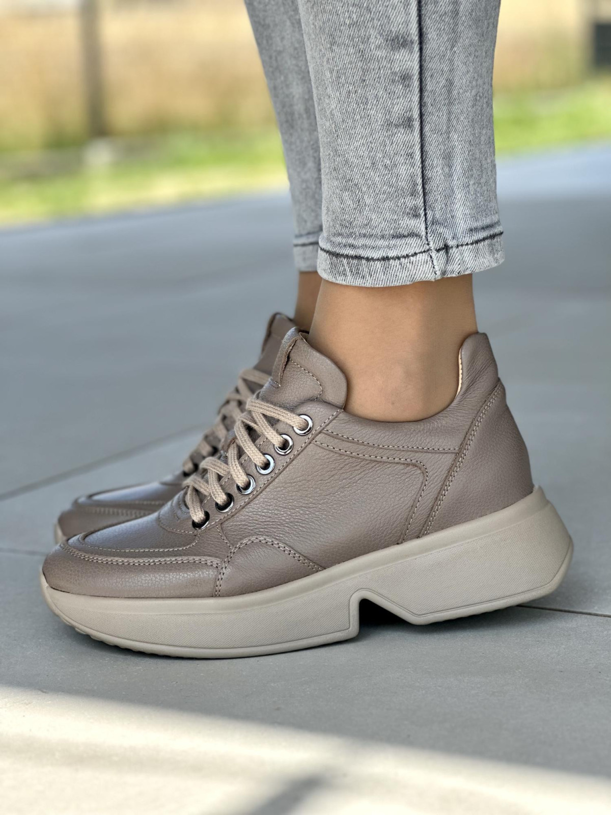 Beżowe sneakersy damskie skórzane OLEKSY polskiej produkcji