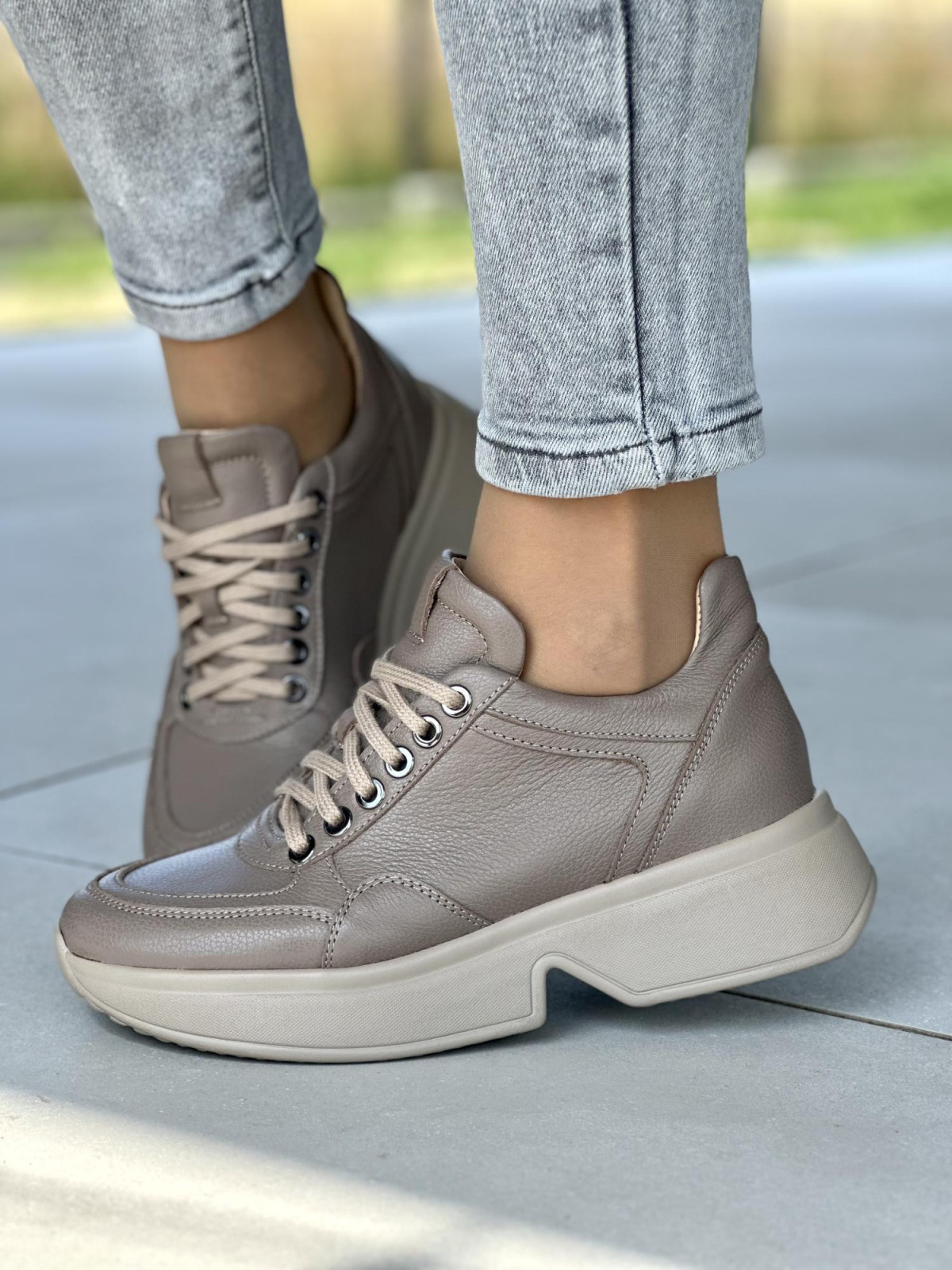 Beżowe sneakersy damskie skórzane OLEKSY polskiej produkcji