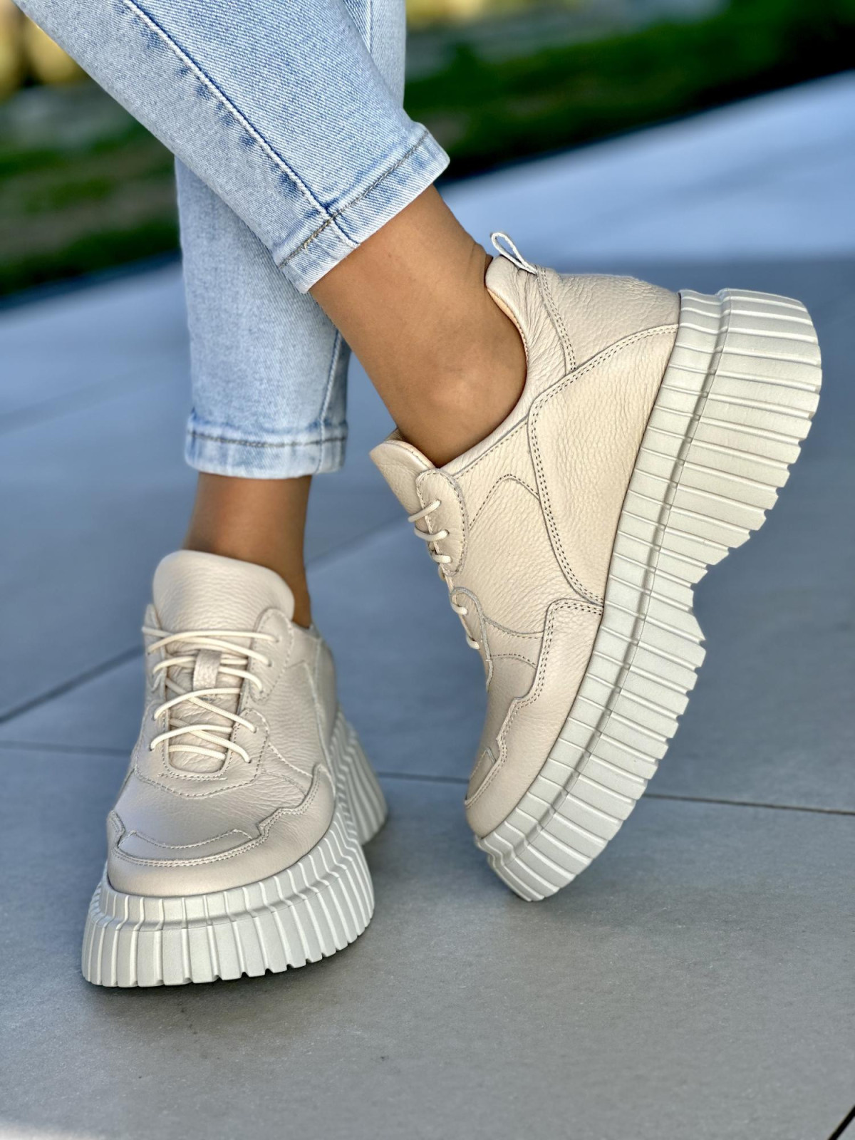 Beżowe sneakersy damskie skórzane OLEKSY polskiej produkcji na grubej podeszwie