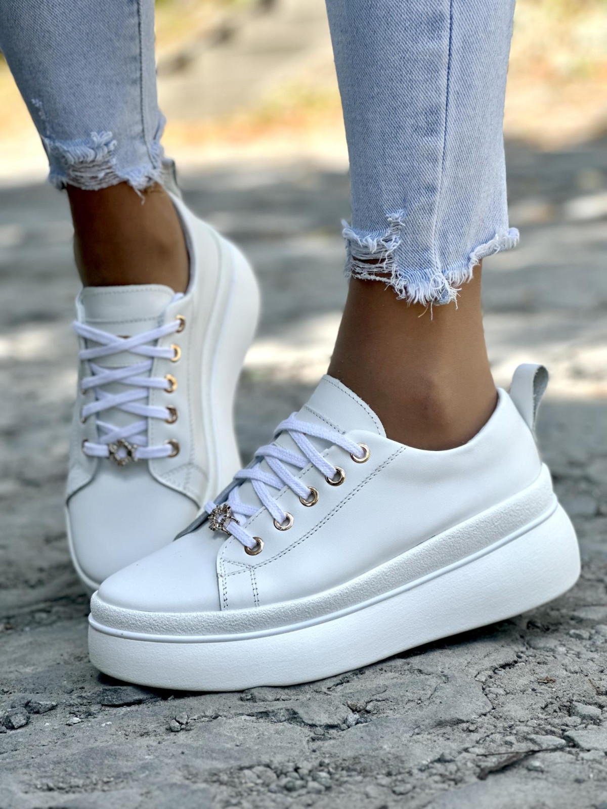 Białe trampki damskie skórzane OLEKSY polskiej produkcji na modnej grubej podeszwie