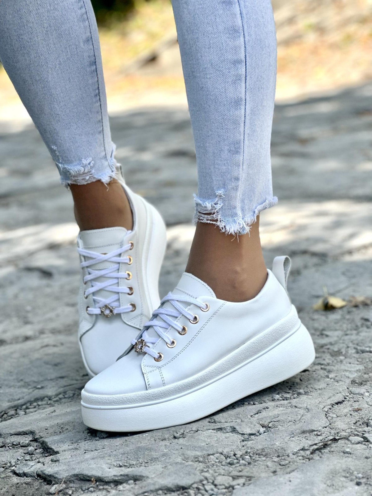 Białe trampki damskie skórzane OLEKSY polskiej produkcji na modnej grubej podeszwie