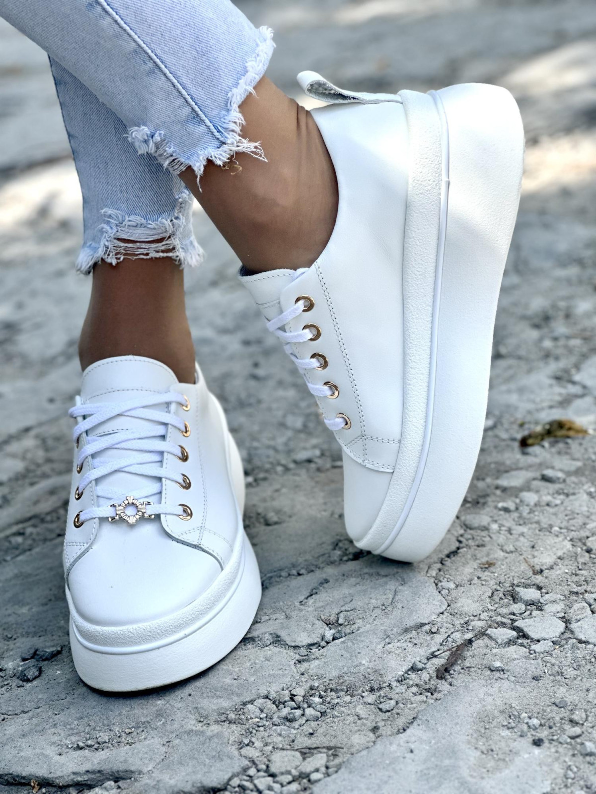 Białe trampki damskie skórzane OLEKSY polskiej produkcji na modnej grubej podeszwie