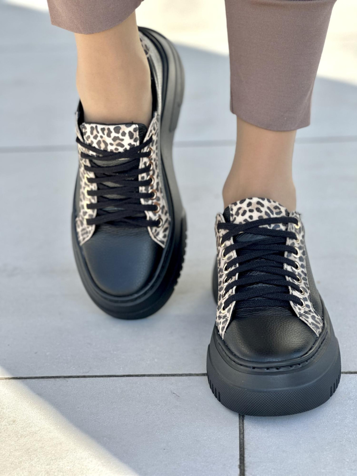 Czarne trampki damskie skórzane OLEKSY polskiej produkcji na grubej podeszwie