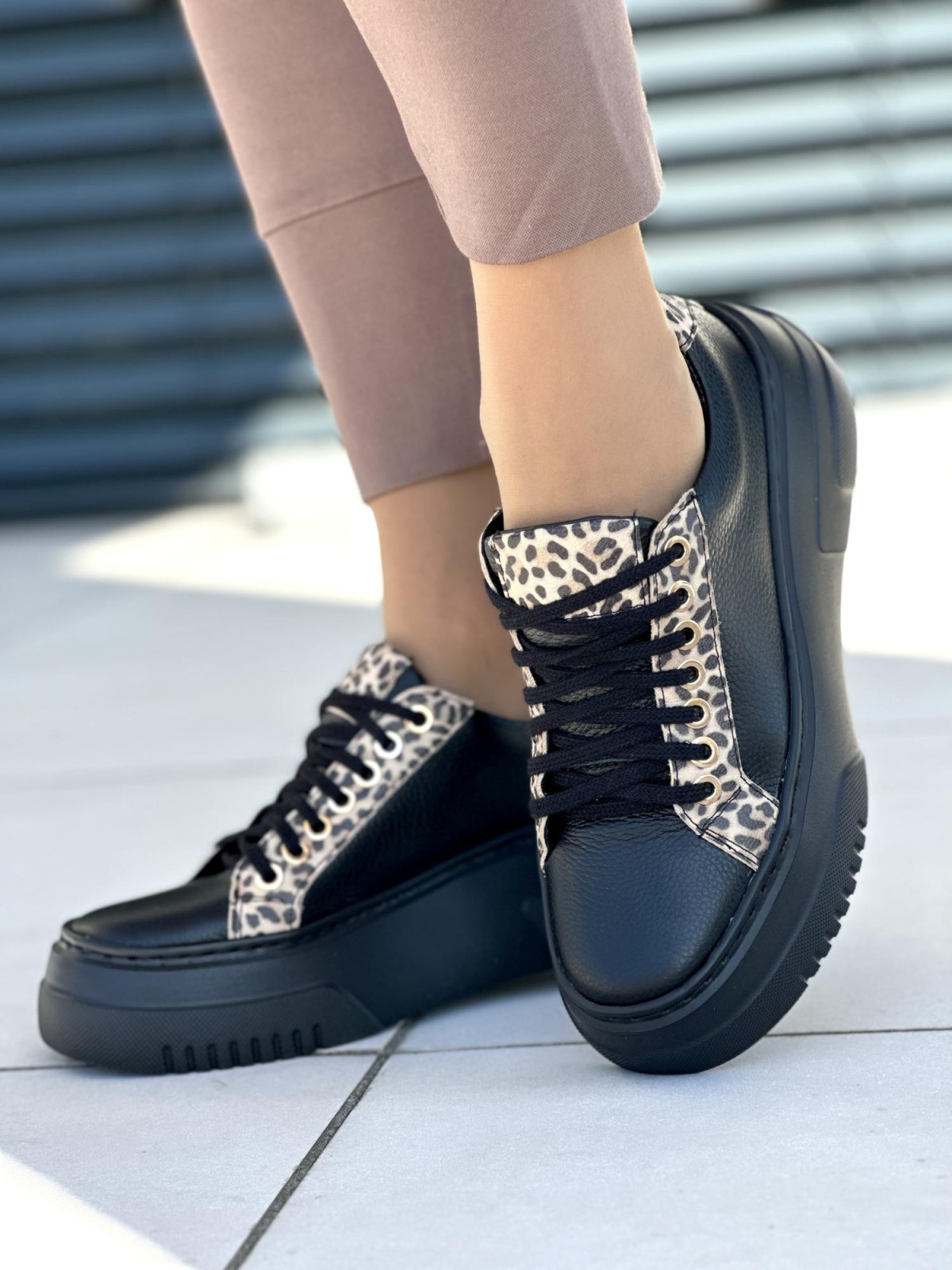 Czarne trampki damskie skórzane OLEKSY polskiej produkcji na grubej podeszwie