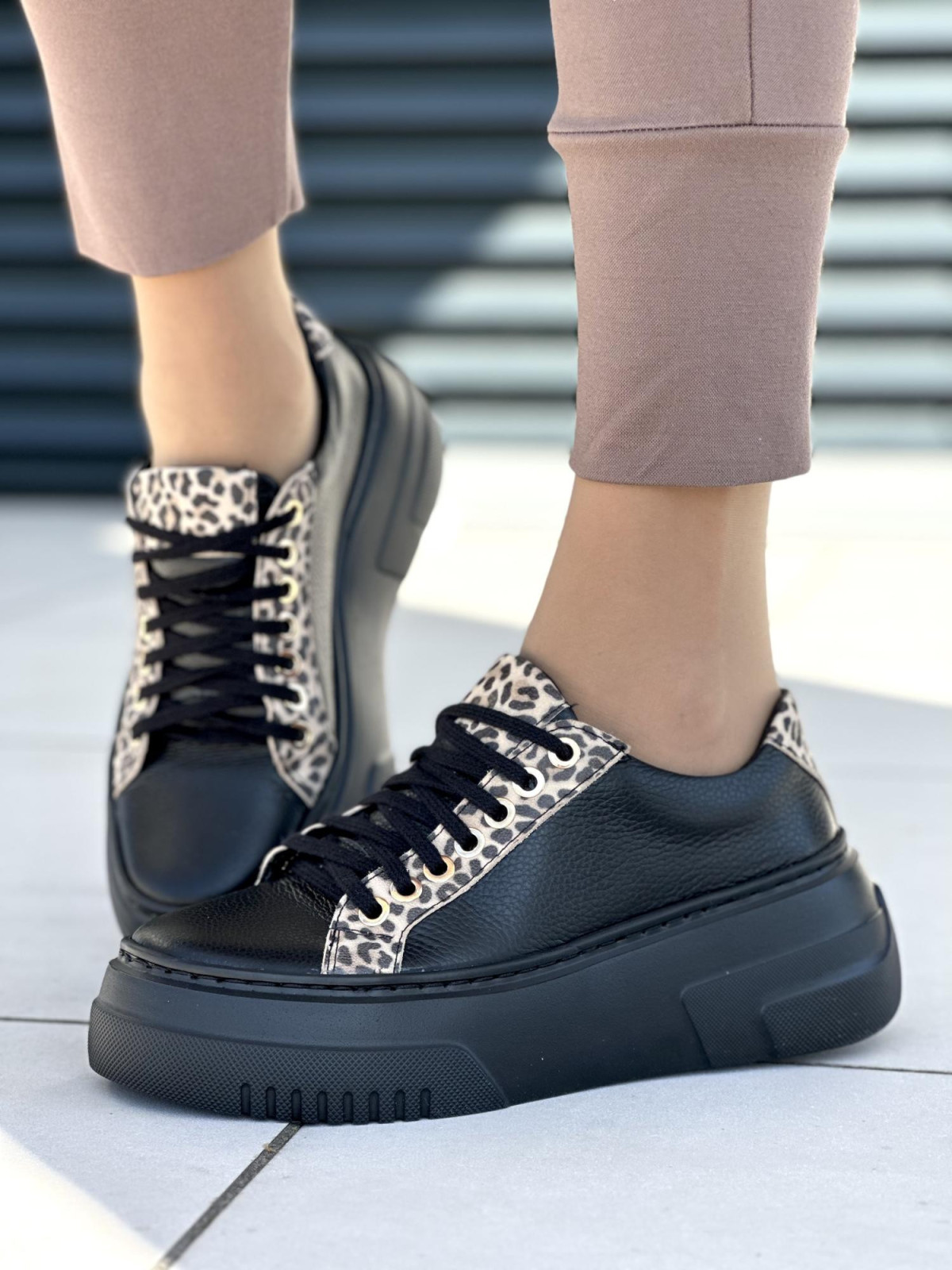 Czarne trampki damskie skórzane OLEKSY polskiej produkcji na grubej podeszwie