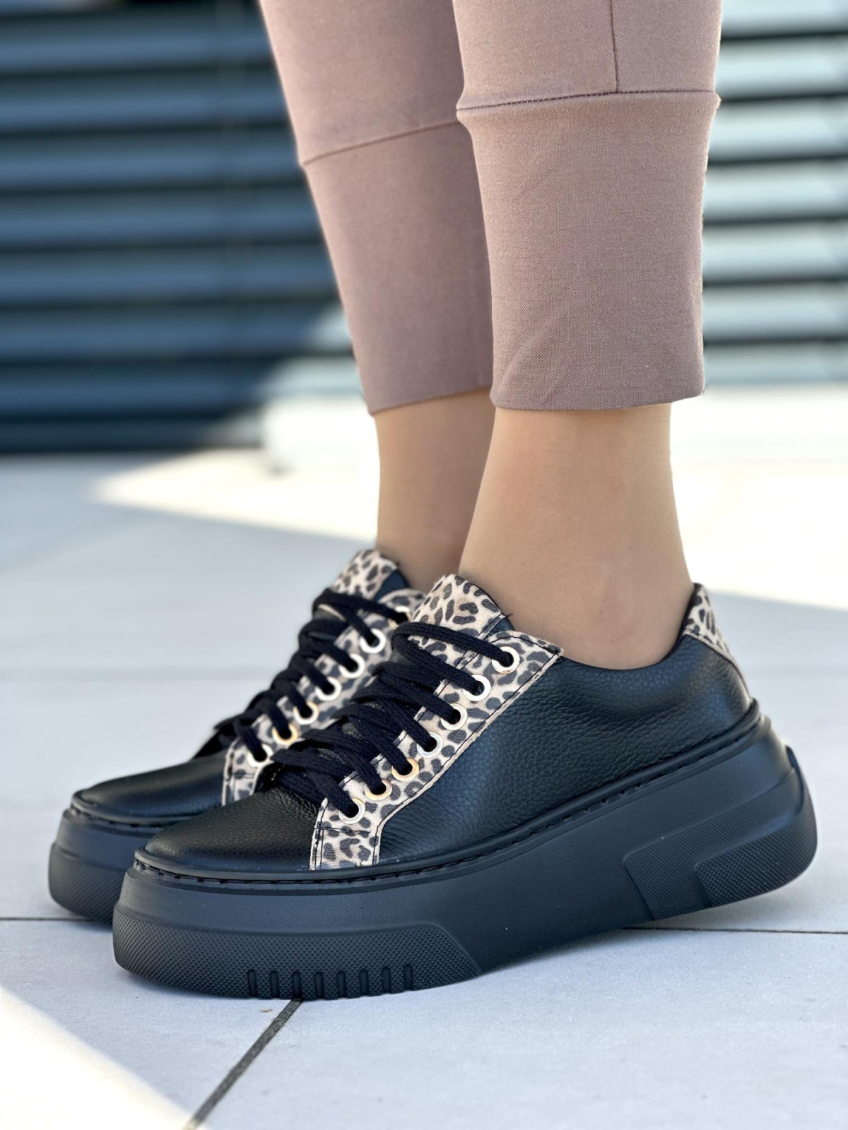 Czarne trampki damskie skórzane OLEKSY polskiej produkcji na grubej podeszwie