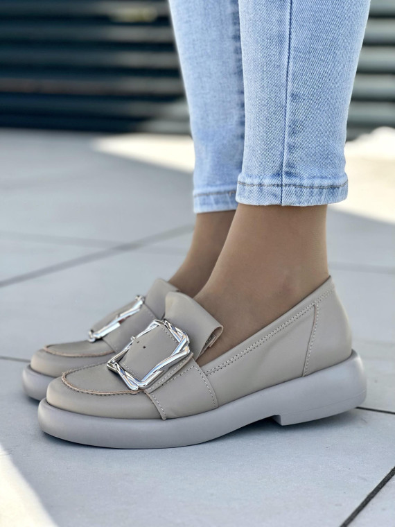 Beżowe mokasyny damskie skórzane OLEKSY polskiej produkcji z piękną klamrą