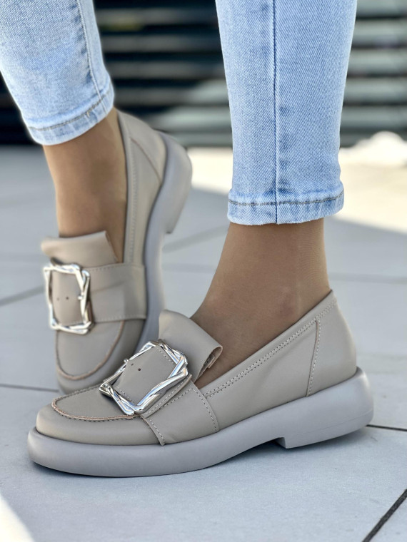 Beżowe mokasyny damskie skórzane OLEKSY polskiej produkcji z piękną klamrą