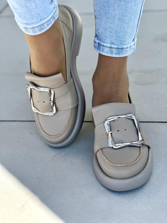 Beżowe mokasyny damskie skórzane OLEKSY polskiej produkcji z piękną klamrą