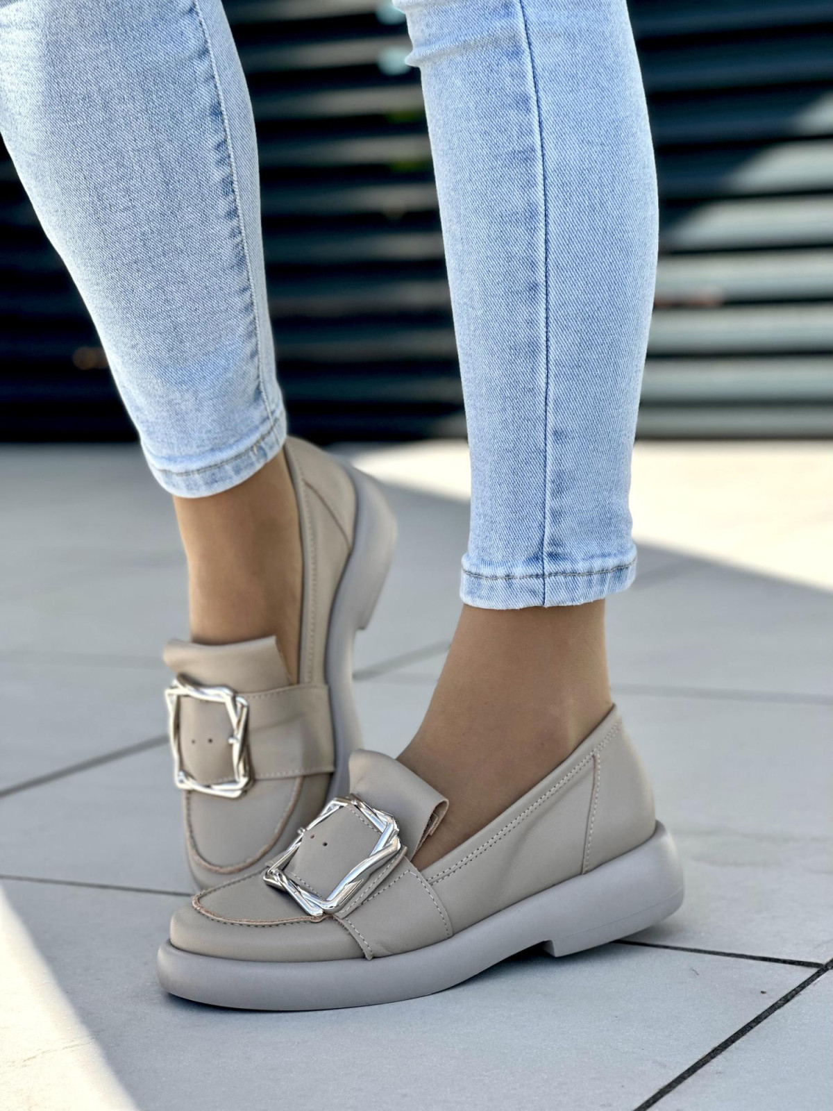 Beżowe mokasyny damskie skórzane OLEKSY polskiej produkcji z piękną klamrą