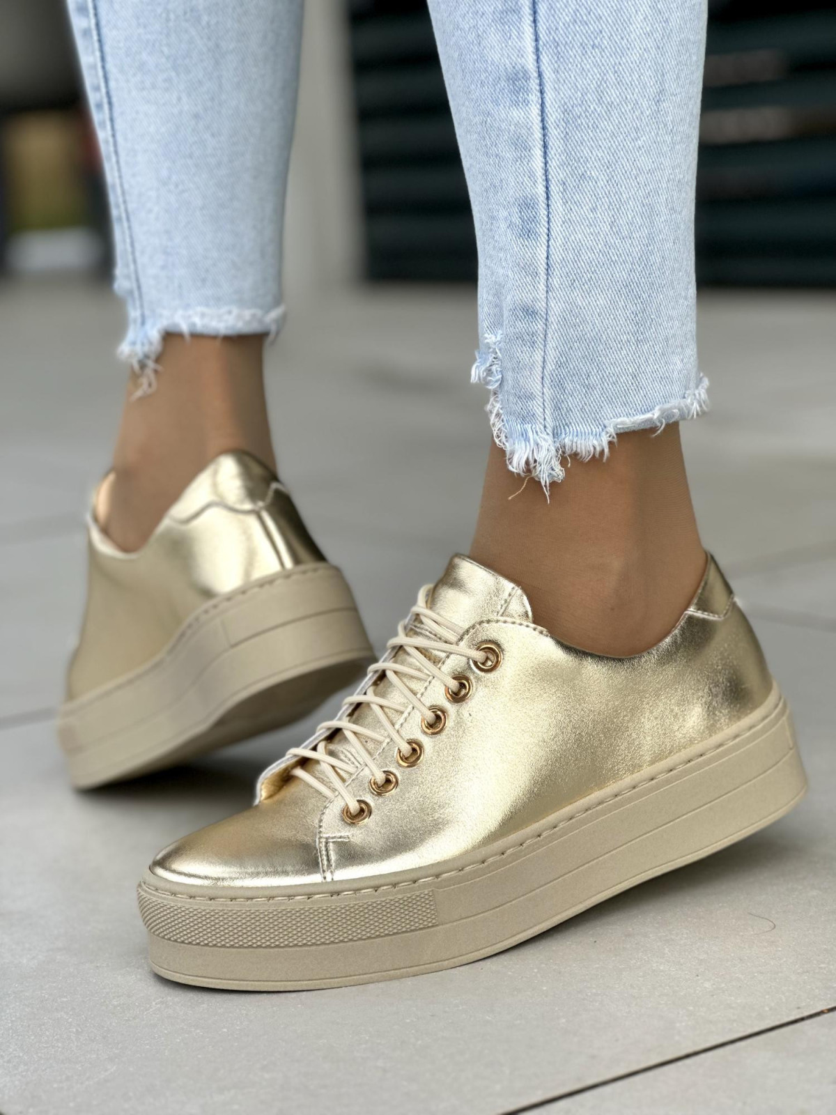 Złote trampki damskie skórzane OLEKSY polskiej produkcji na grubej podeszwie