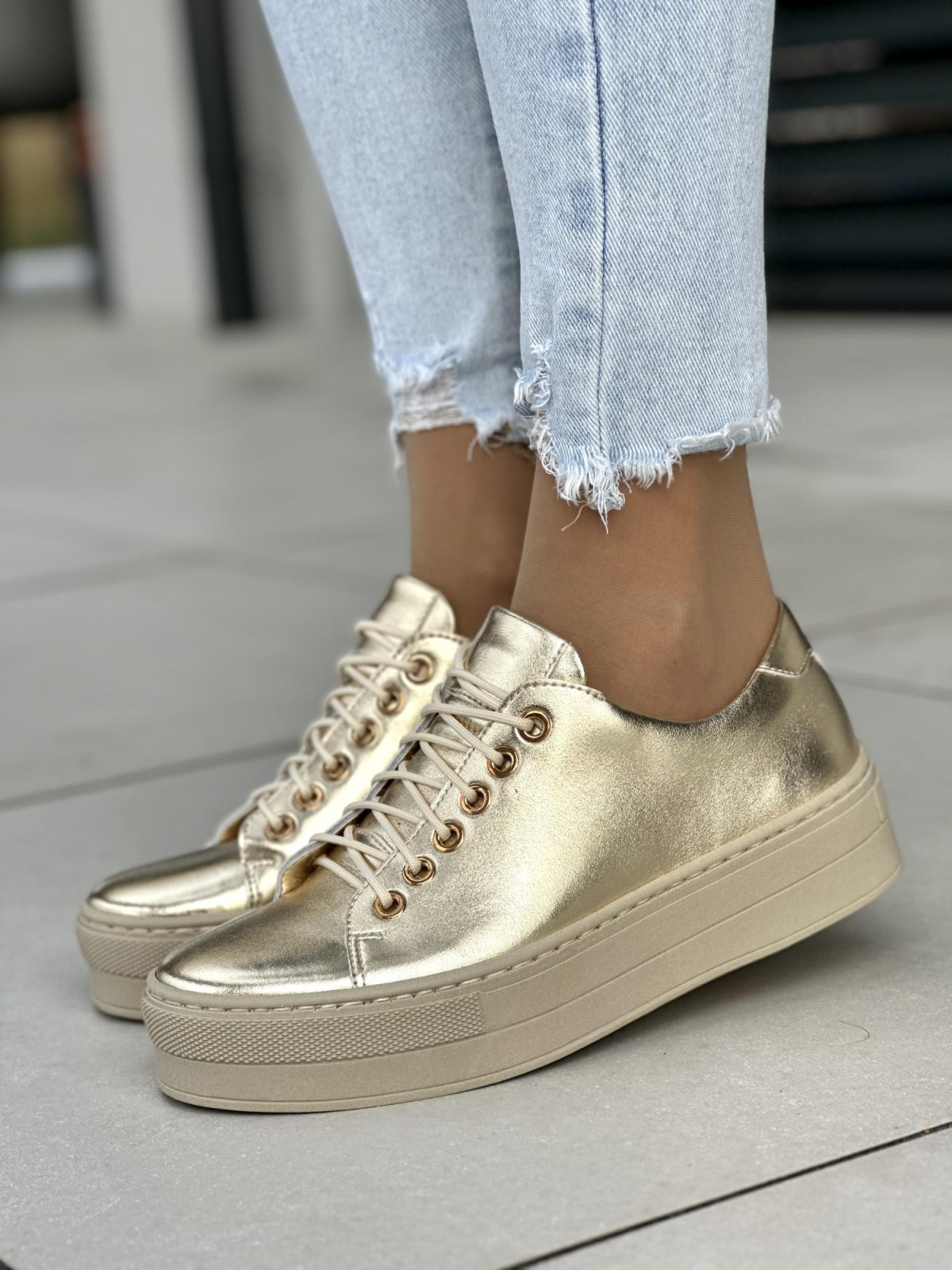 Złote trampki damskie skórzane OLEKSY polskiej produkcji na grubej podeszwie