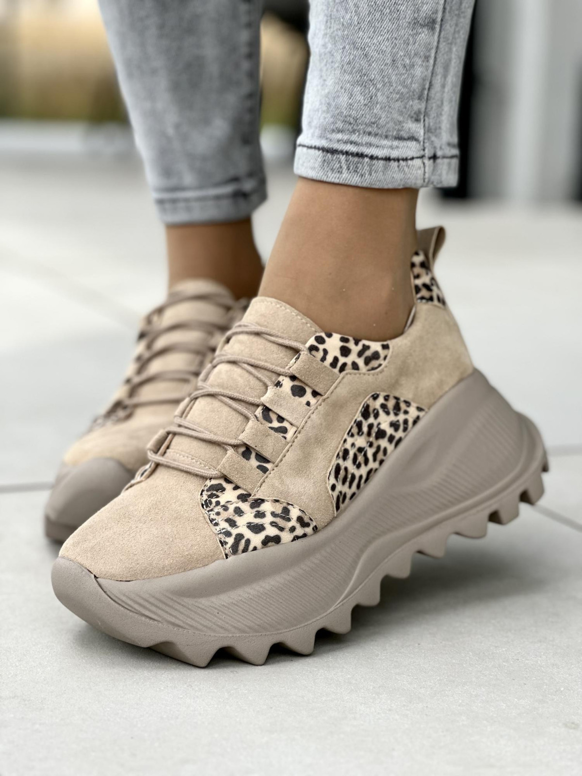 Modne beżowe sneakersy damskie skórzane OLEKSY na wygodnym grubym spodzie polskiej produkcji