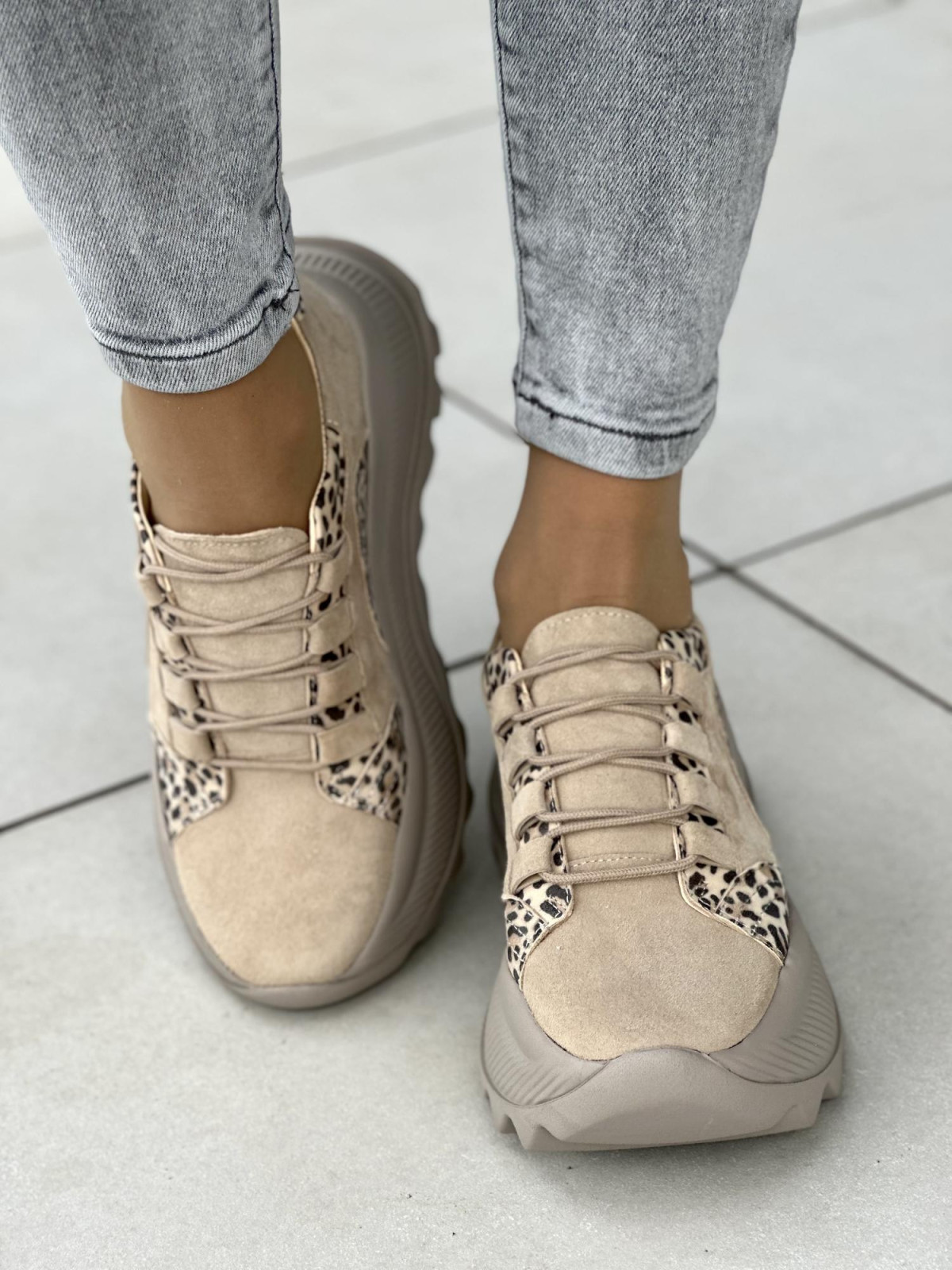 Modne beżowe sneakersy damskie skórzane OLEKSY na wygodnym grubym spodzie polskiej produkcji