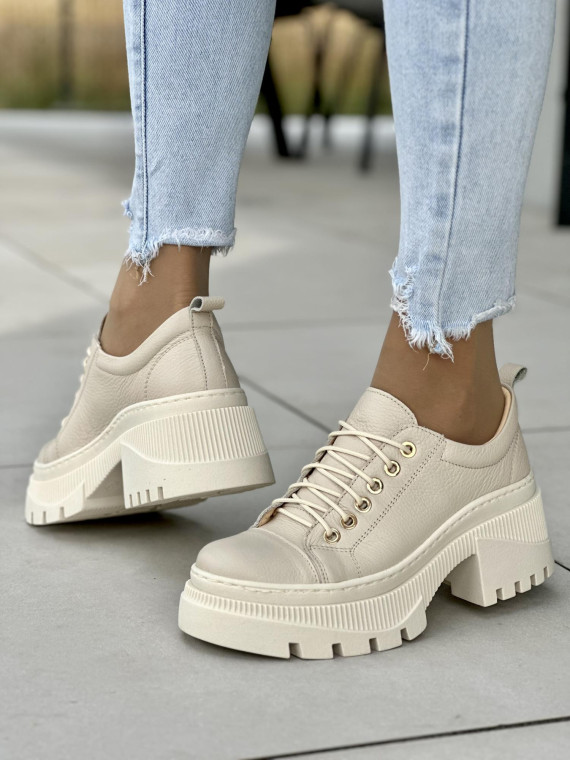 Beżowe półbuty damskie skórzane OLEKSY na wygodnym obcasie polskiej produkcji