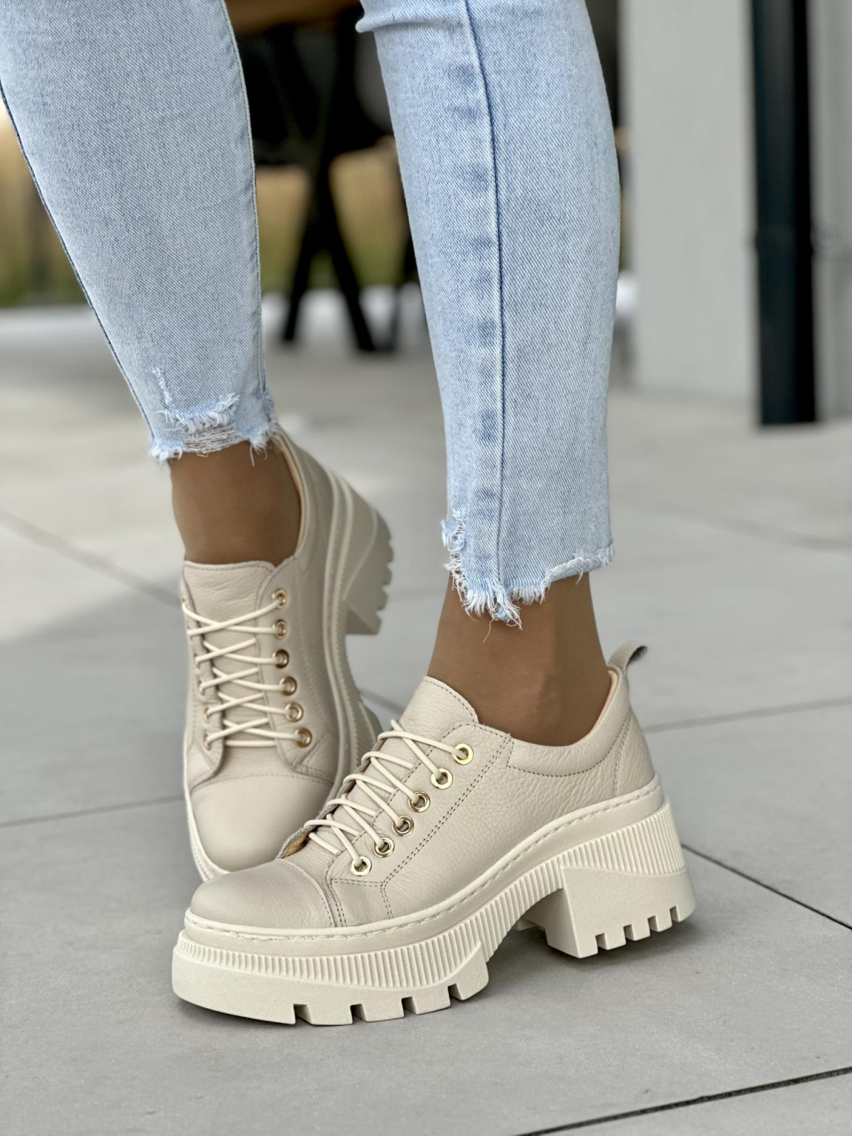 Beżowe półbuty damskie skórzane OLEKSY na wygodnym obcasie polskiej produkcji