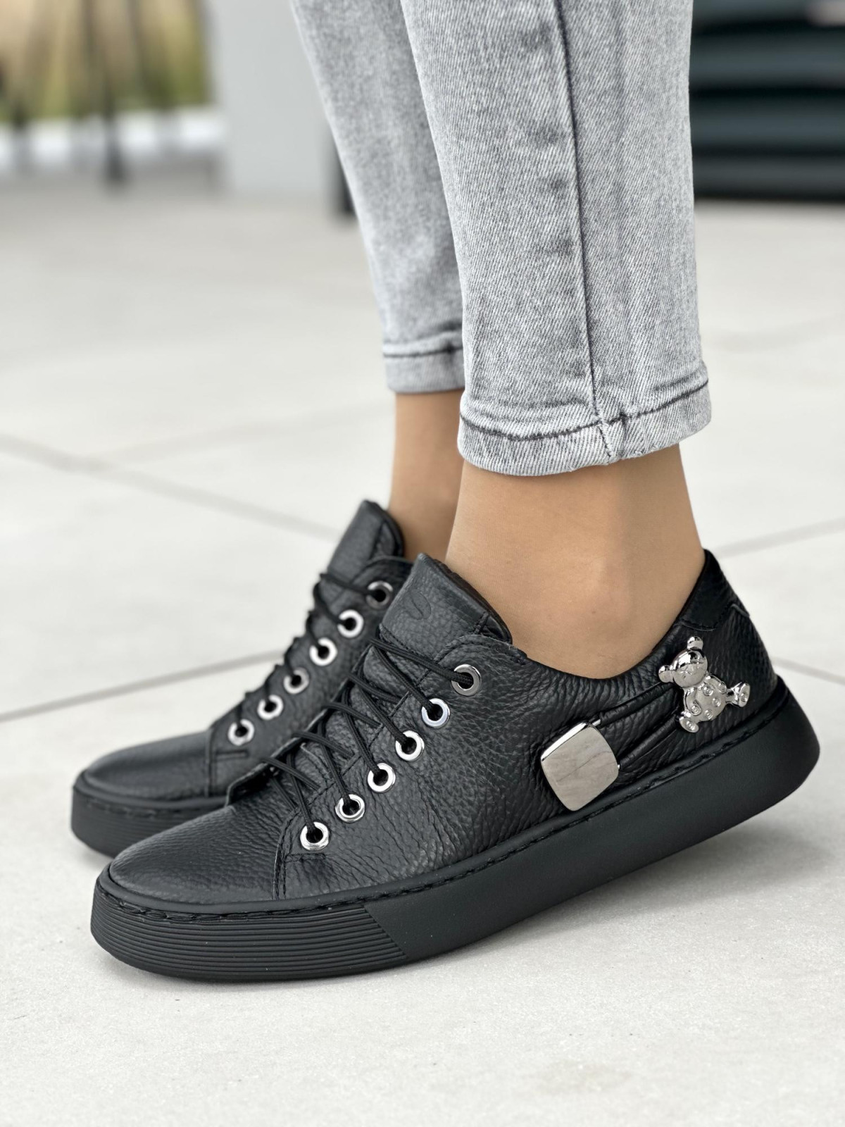 Czarne trampki damskie skórzane OLEKSY polskiej produkcji na lekkiej podeszwie