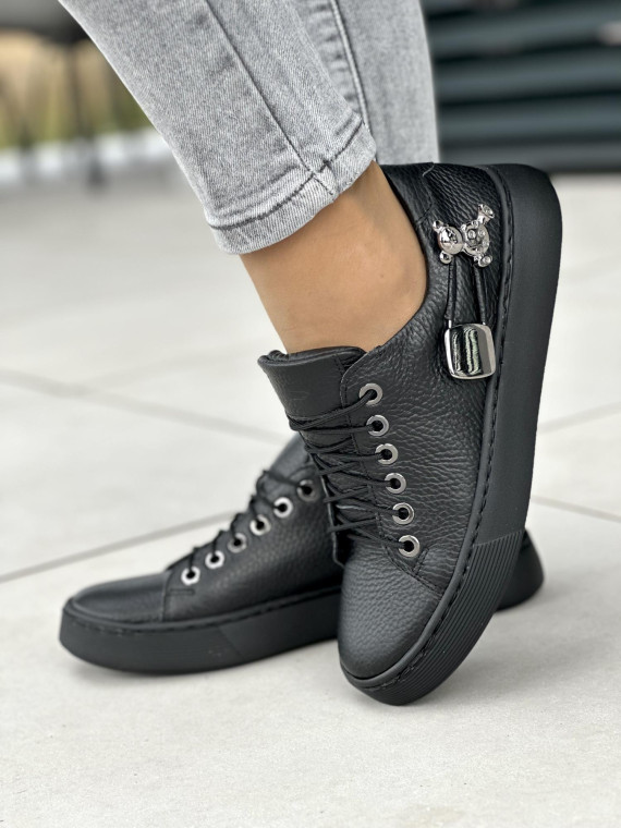 Czarne trampki damskie skórzane OLEKSY polskiej produkcji na lekkiej podeszwie