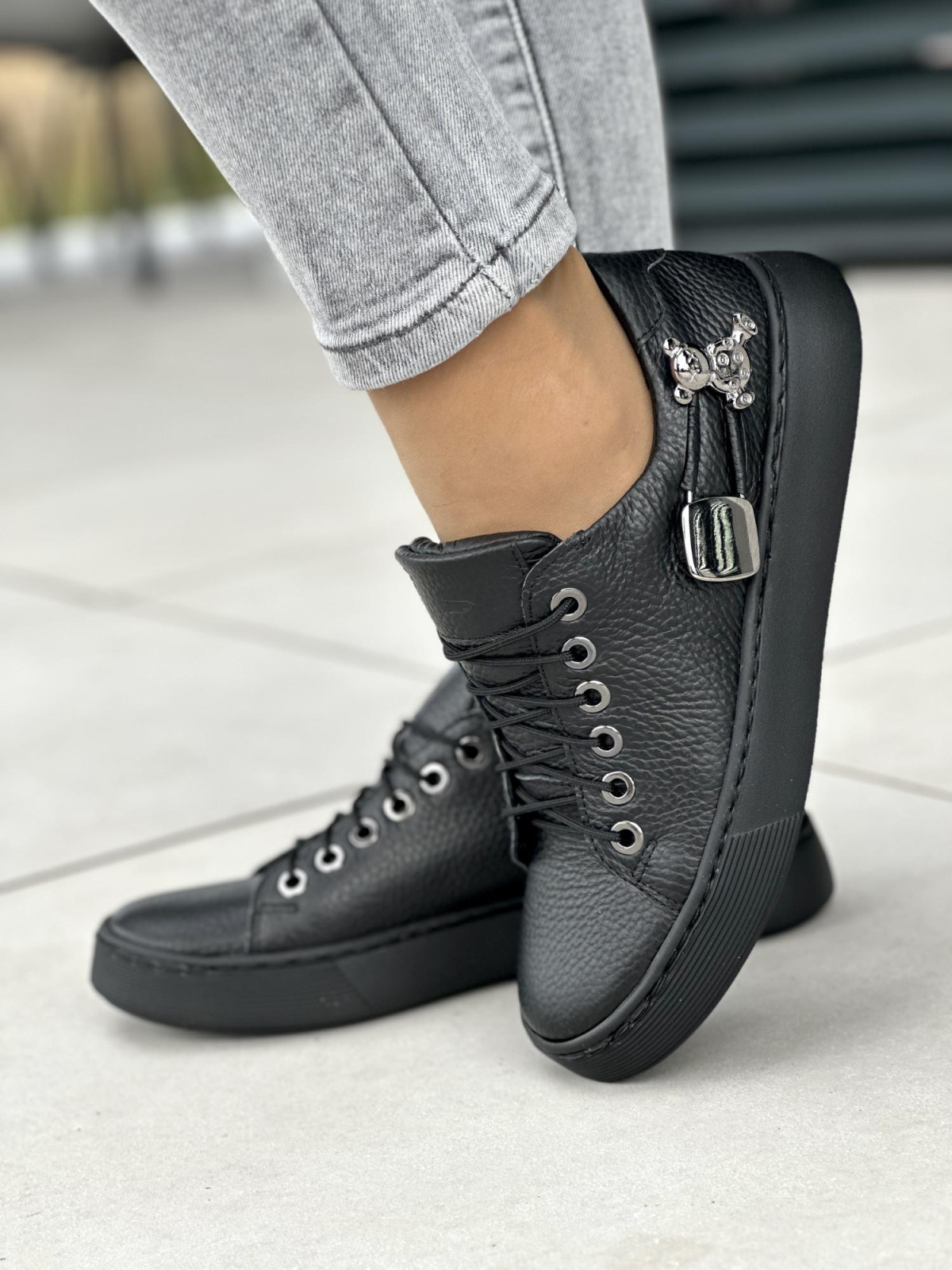 Czarne trampki damskie skórzane OLEKSY polskiej produkcji na lekkiej podeszwie