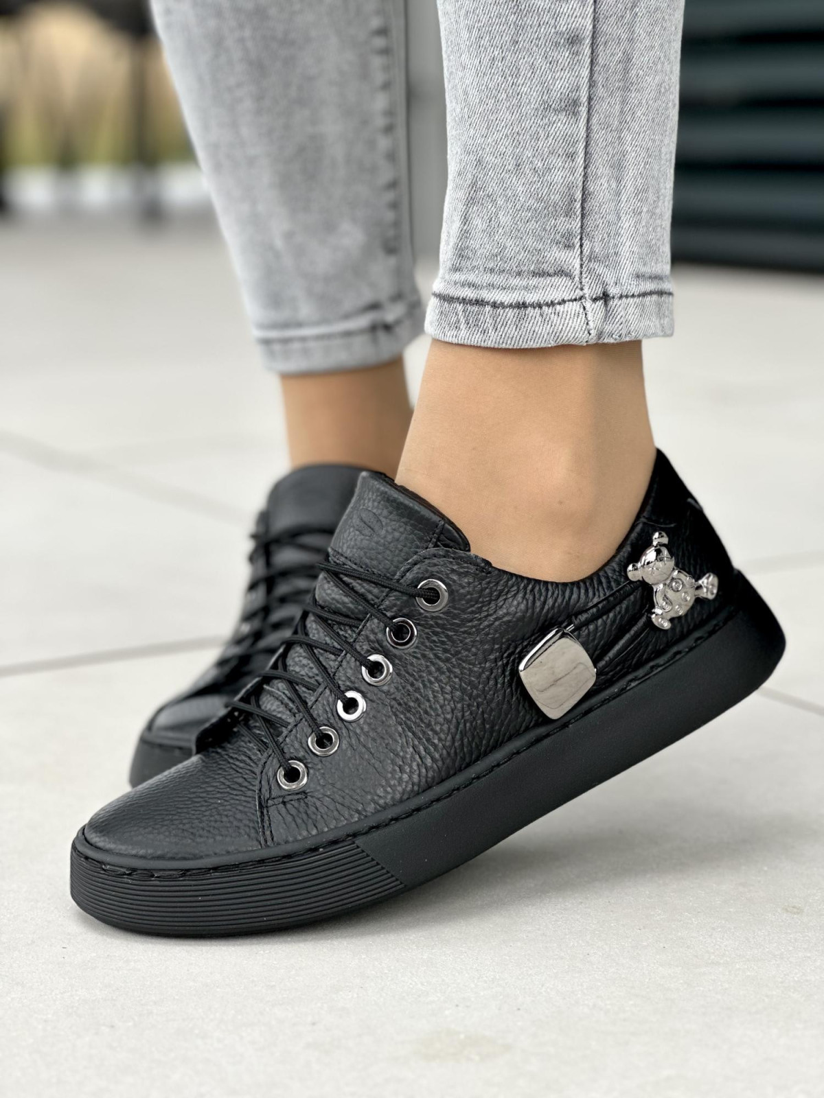 Czarne trampki damskie skórzane OLEKSY polskiej produkcji na lekkiej podeszwie