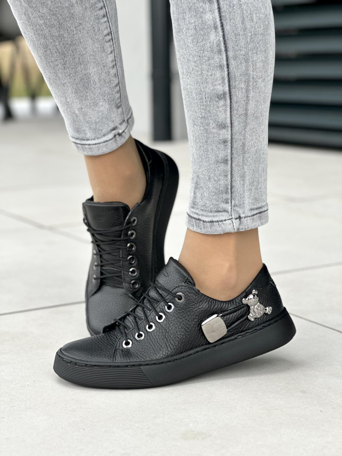 Czarne trampki damskie skórzane OLEKSY polskiej produkcji na lekkiej podeszwie