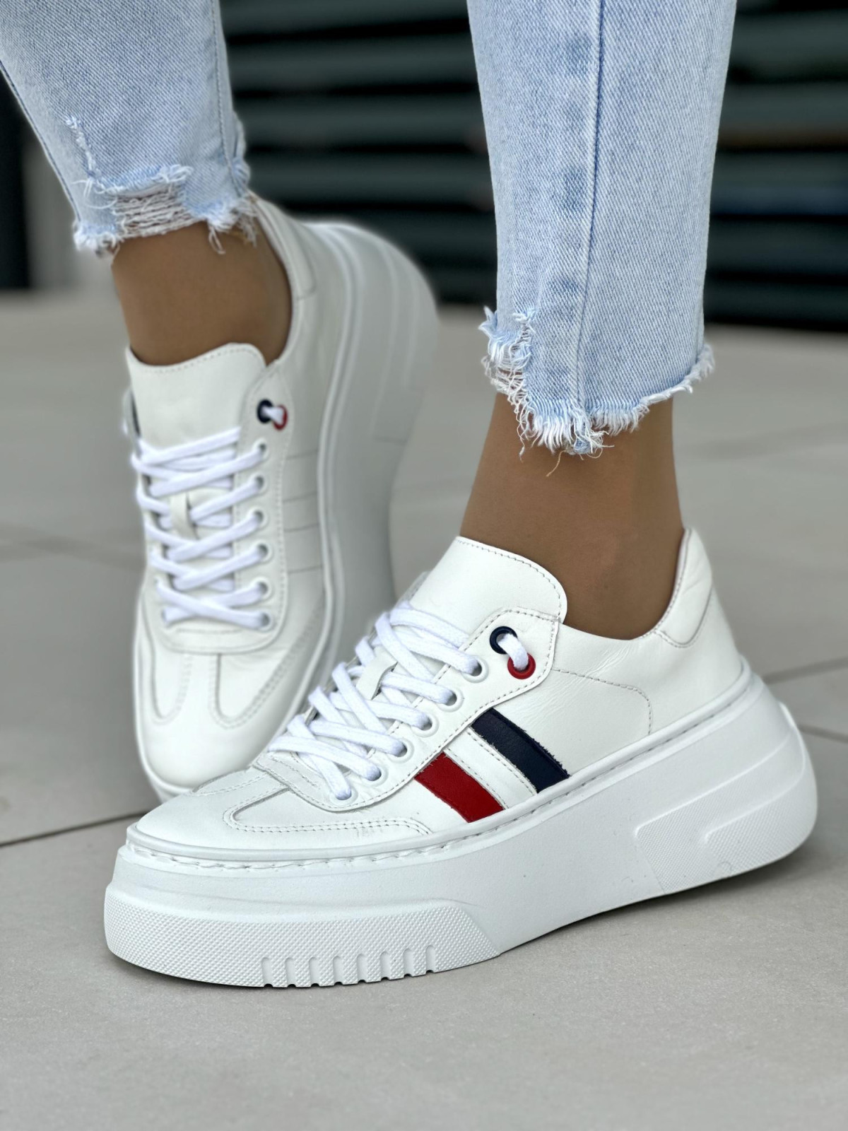 Białe trampki damskie skórzane OLEKSY polskiej produkcji na grubej podeszwie