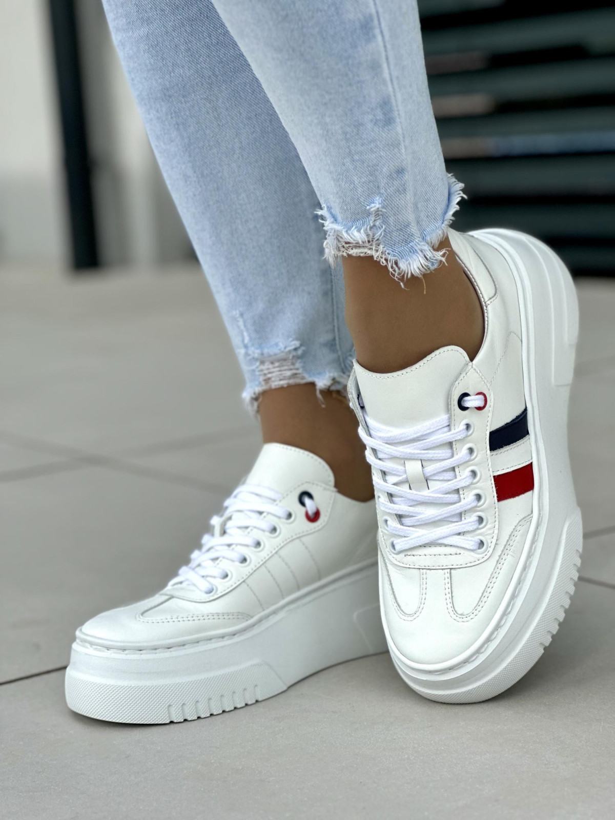 Białe trampki damskie skórzane OLEKSY polskiej produkcji na grubej podeszwie