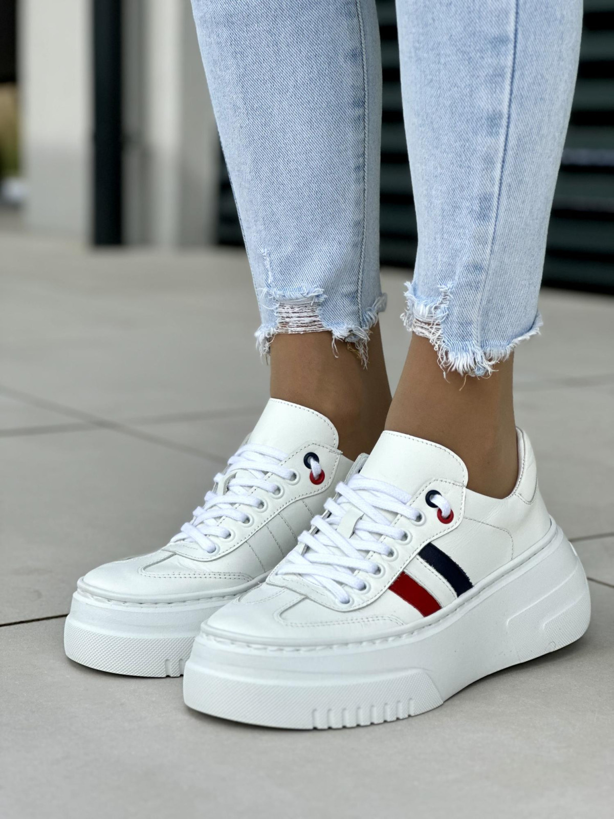 Białe trampki damskie skórzane OLEKSY polskiej produkcji na grubej podeszwie