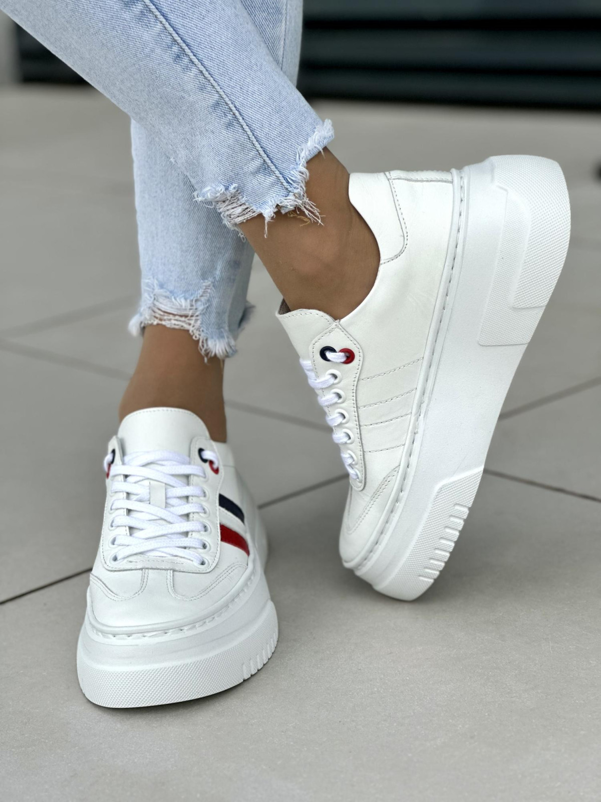 Białe trampki damskie skórzane OLEKSY polskiej produkcji na grubej podeszwie