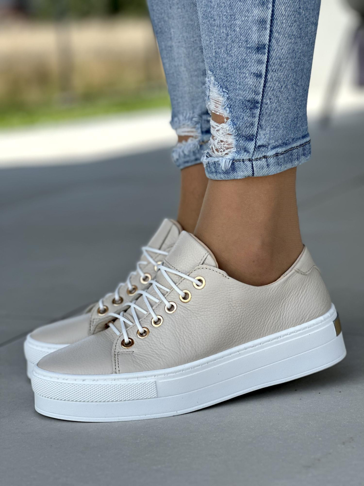 Wyjątkowe beżowe trampki OLEKSY wykonane ze skóry naturalnej