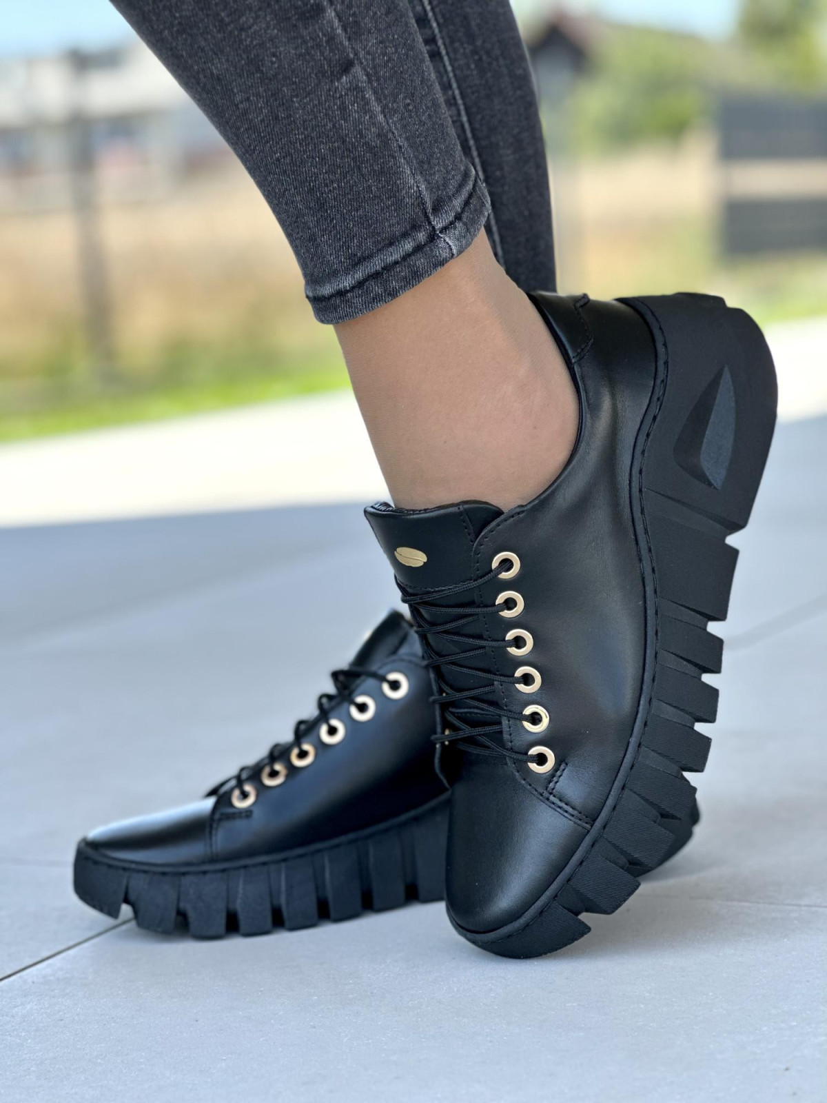 Czarne półbuty damskie skórzane OLEKSY polskiej produkcji