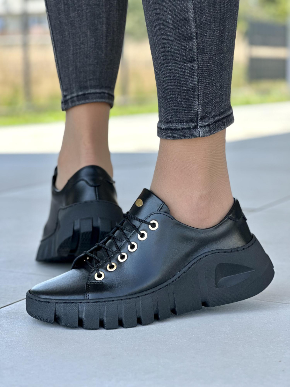 Czarne półbuty damskie skórzane OLEKSY polskiej produkcji