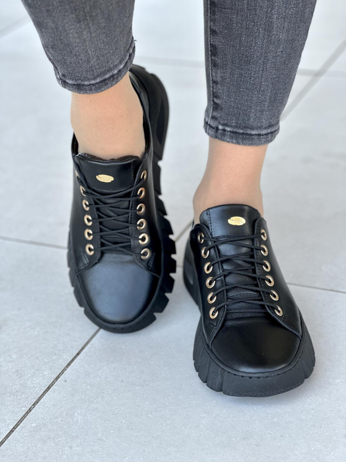 Czarne półbuty damskie skórzane OLEKSY polskiej produkcji