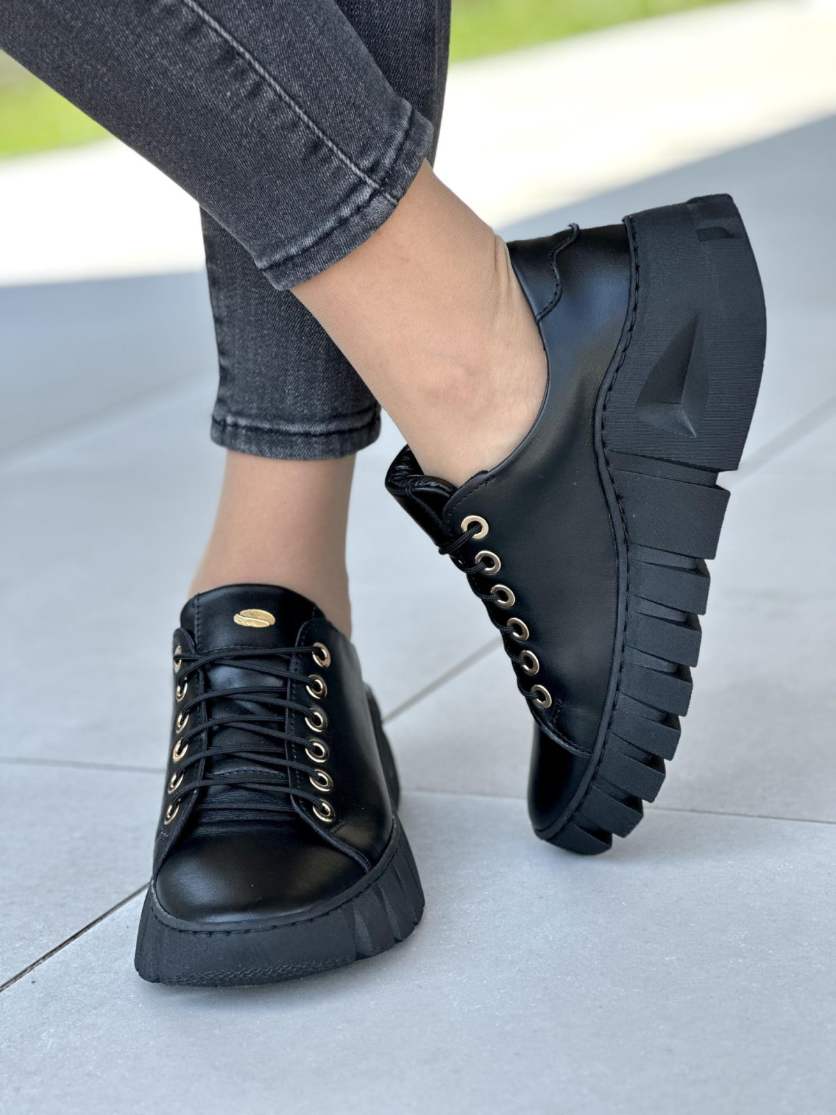 Czarne półbuty damskie skórzane OLEKSY polskiej produkcji