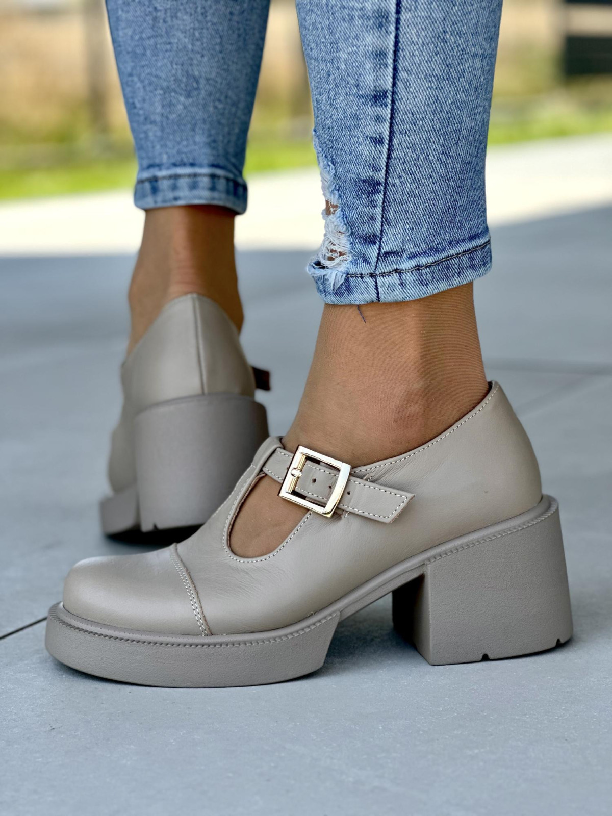 Beżowe półbuty damskie skórzane OLEKSY na wygodnym obcasie polskiej produkcji