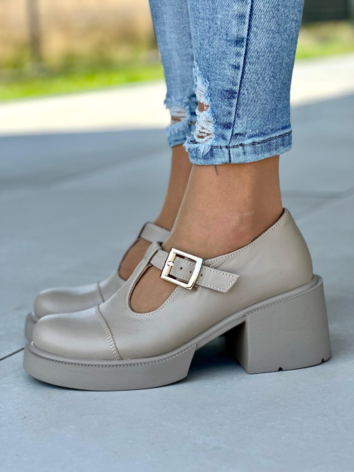 Beżowe półbuty damskie skórzane OLEKSY na wygodnym obcasie polskiej produkcji