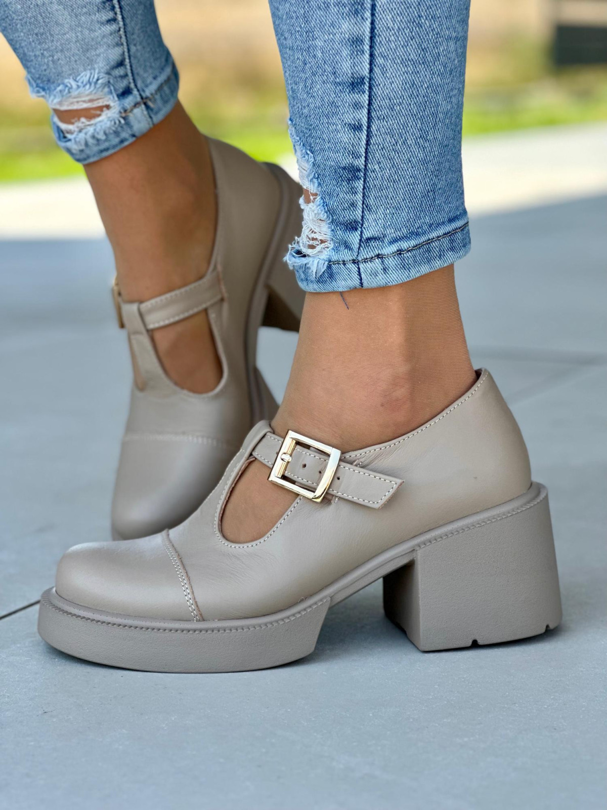 Beżowe półbuty damskie skórzane OLEKSY na wygodnym obcasie polskiej produkcji