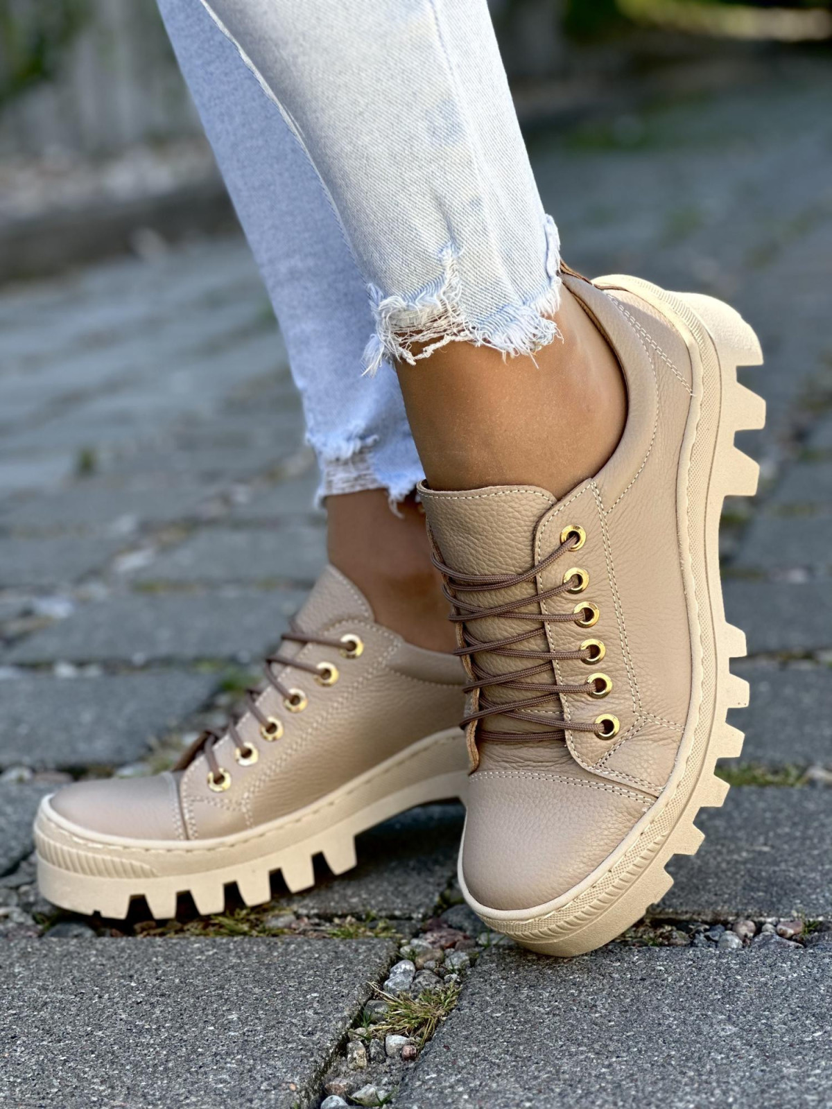 Wyjątkowe półbuty marki OLEKSY, wykonane w całości z naturalnej skóry