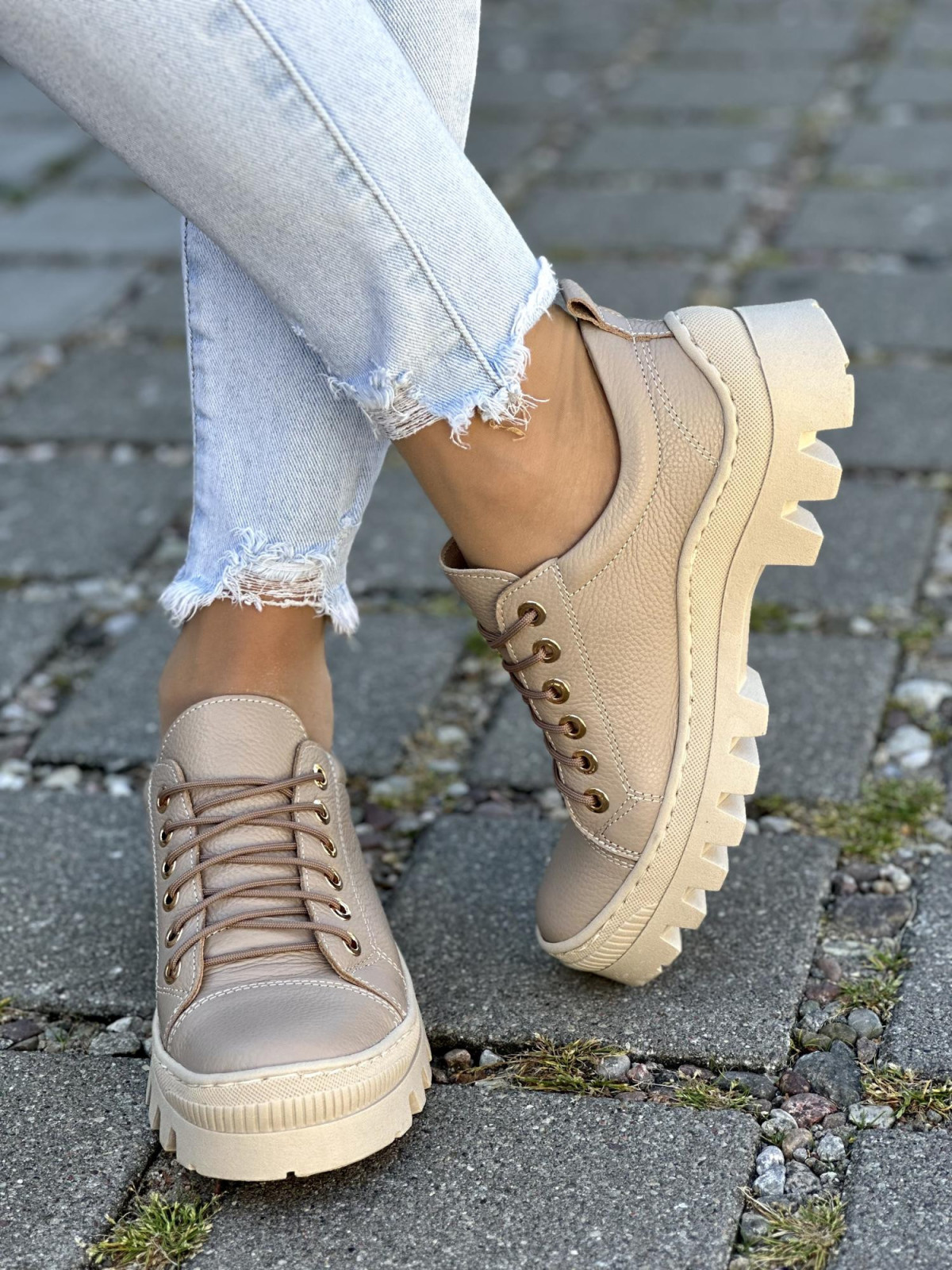 Wyjątkowe półbuty marki OLEKSY, wykonane w całości z naturalnej skóry