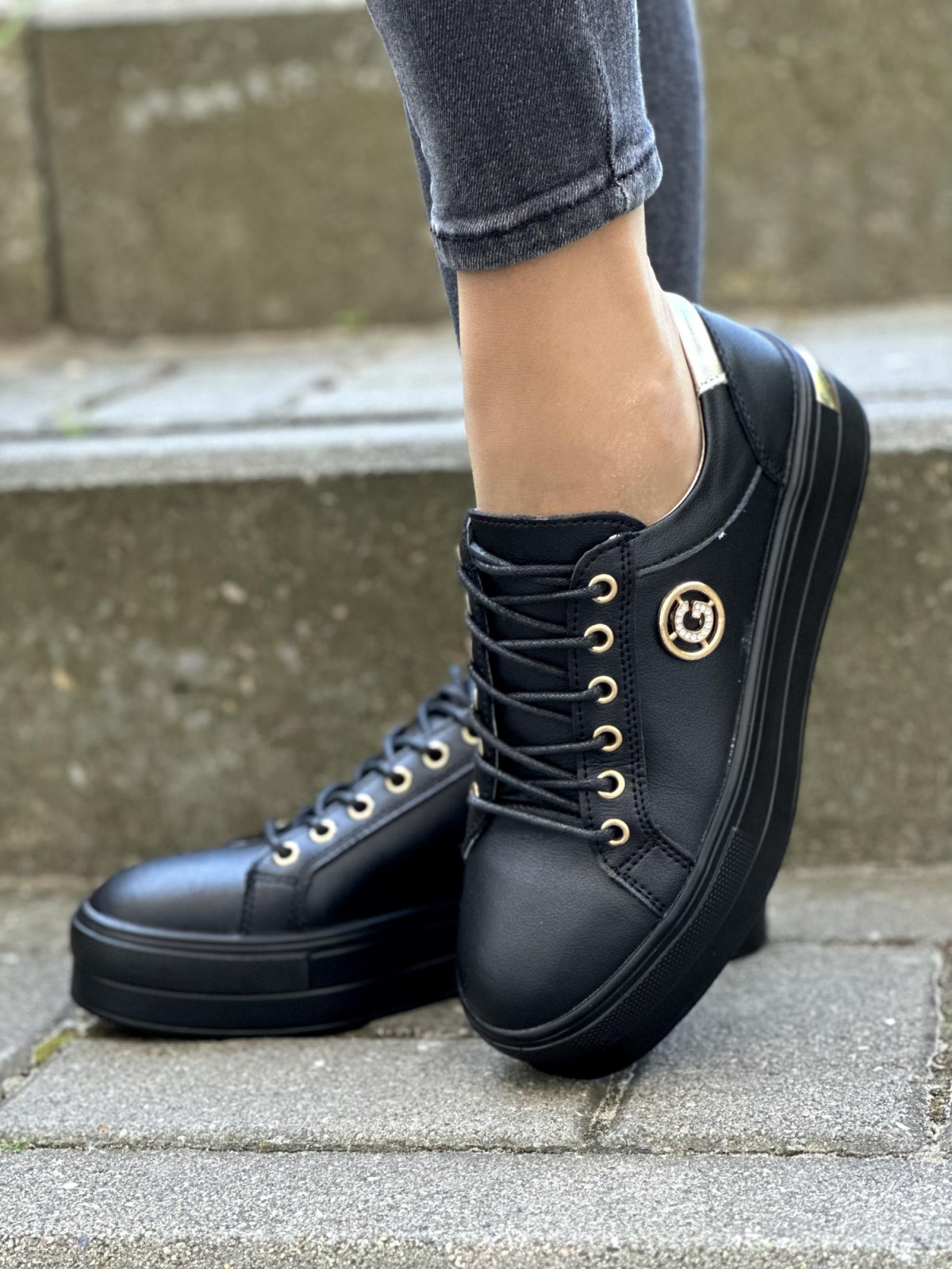 Czarne trampki damskie skórzane