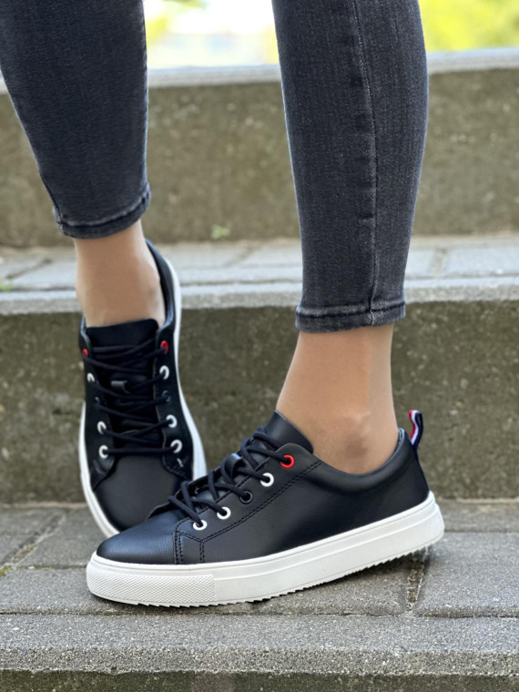 Czarne trampki ze skóry naturalnej