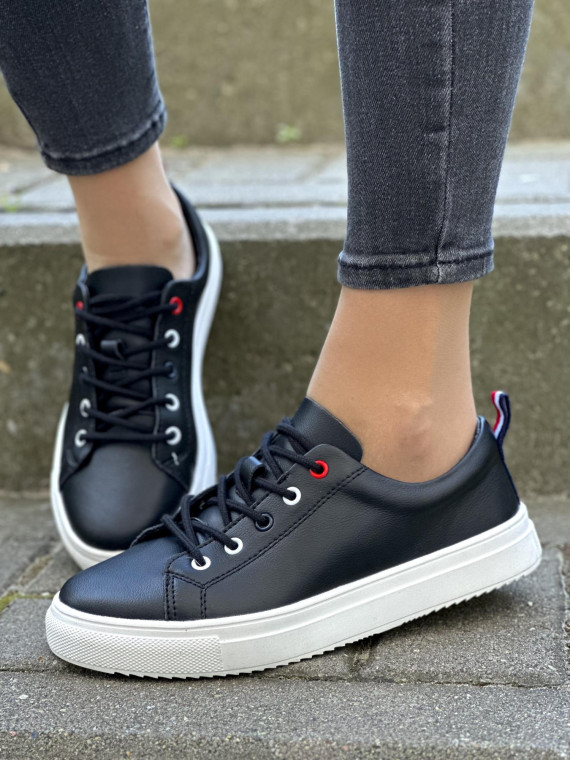 Czarne trampki ze skóry naturalnej