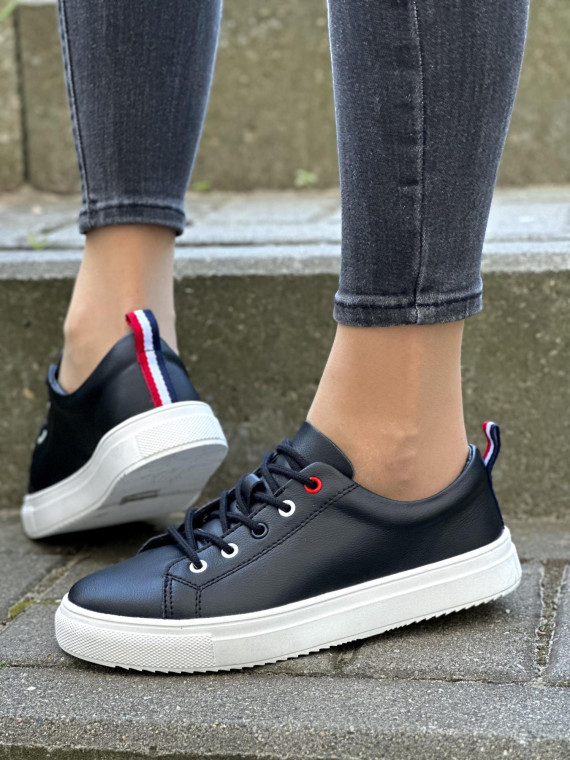 Czarne trampki ze skóry naturalnej