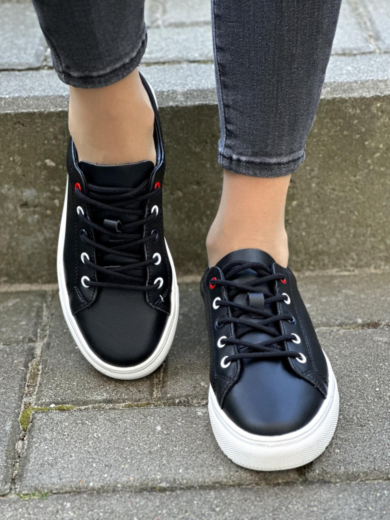 Czarne trampki ze skóry naturalnej