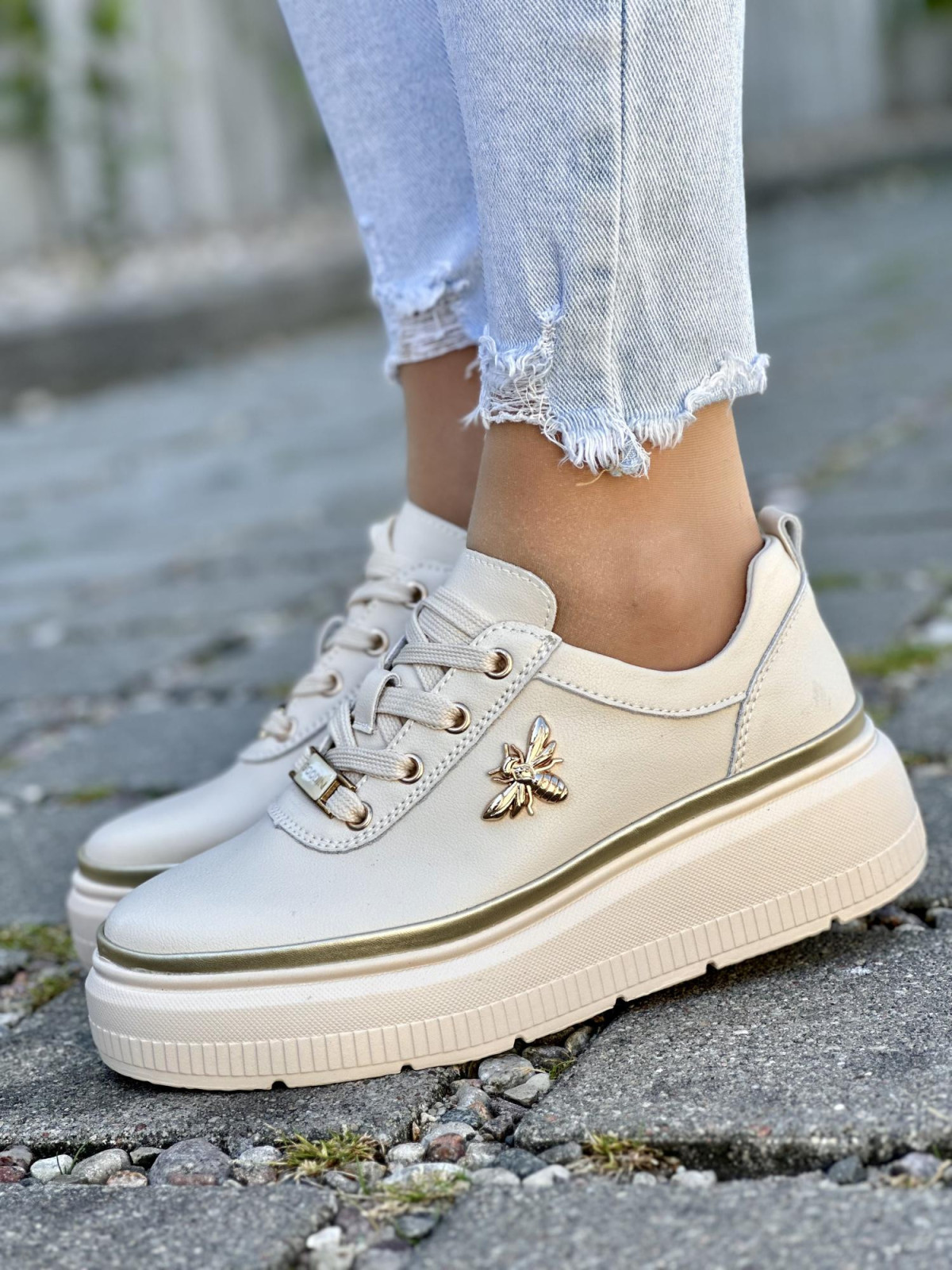 Stylowe sneakersy wykonane z najwyższej jakości naturalnej skóry