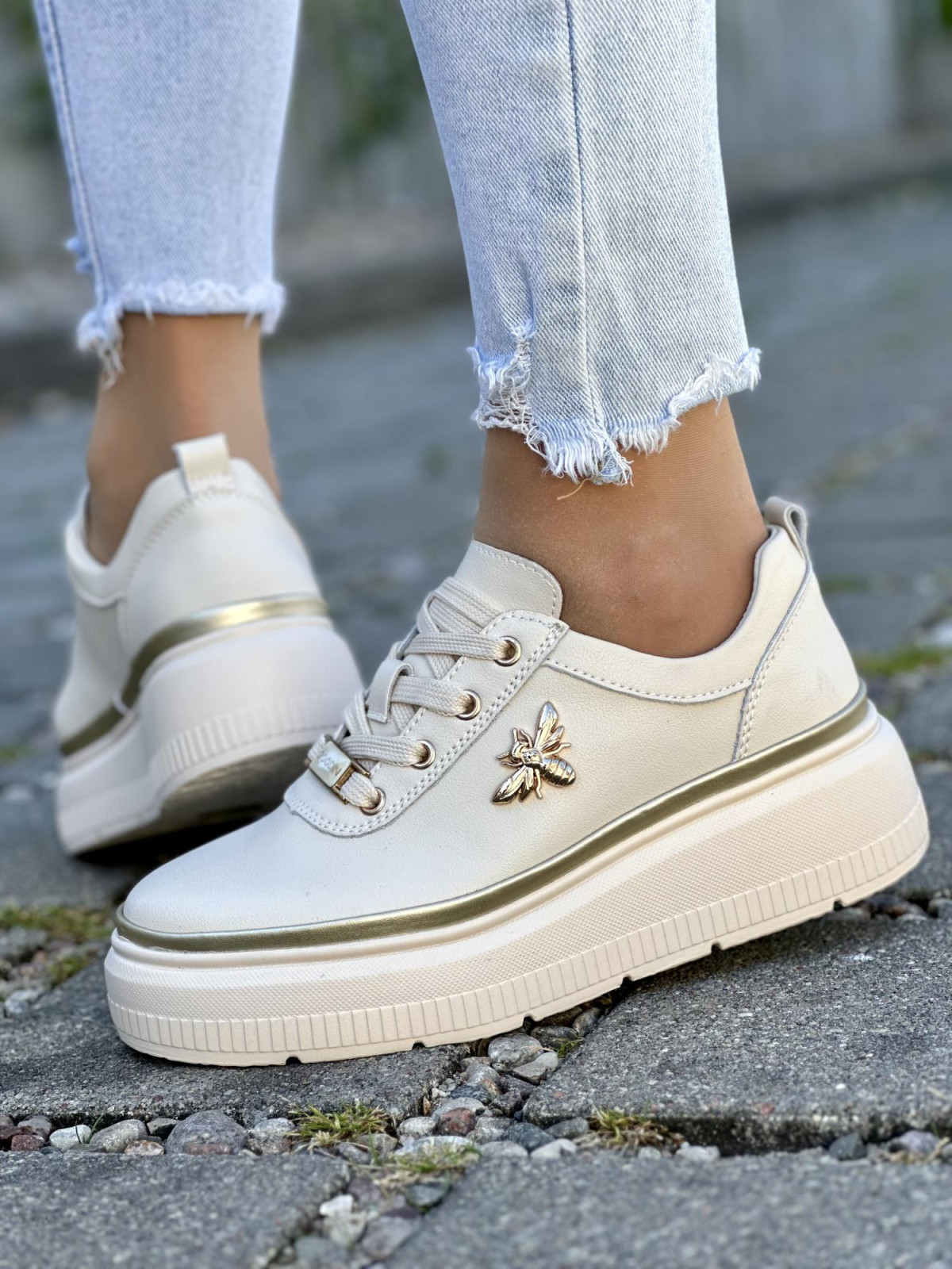 Stylowe sneakersy wykonane z najwyższej jakości naturalnej skóry